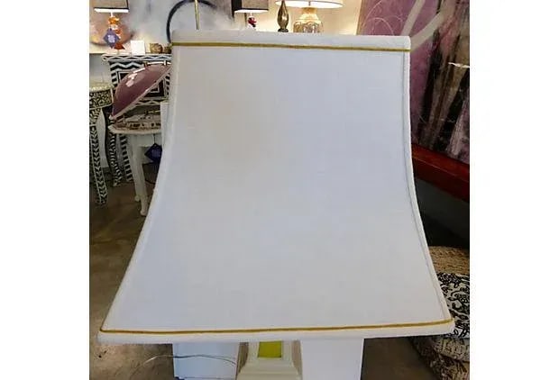 Hollywood Regency Yellow and White Ceramic Table Lamp - 4