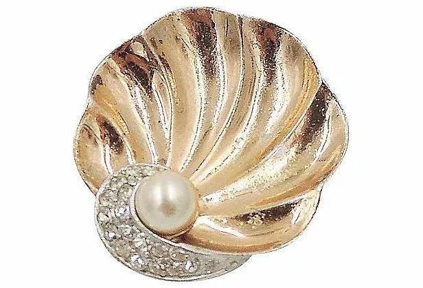 Vintage Signed Boucher Goldtone Shell Fur Clip, 1947 - 2