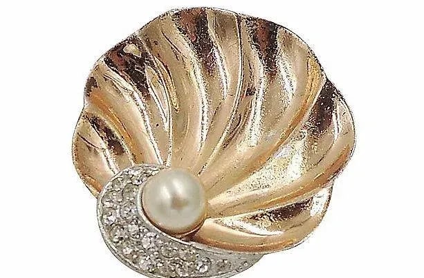 Vintage Signed Boucher Goldtone Shell Fur Clip, 1947 - 5