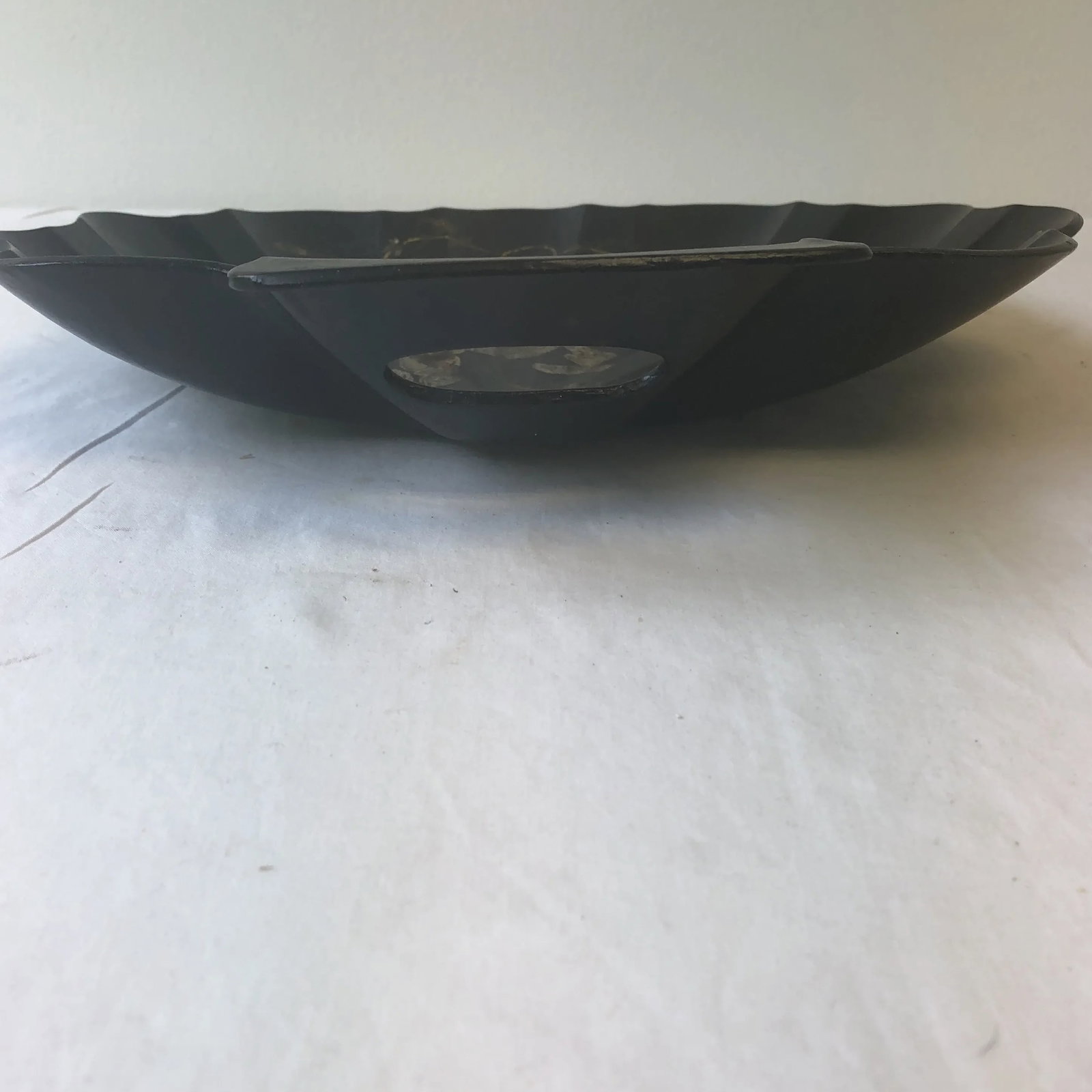 1940s Traditional Black Paper Mache Lacquered Knight & Shield Tray - 4