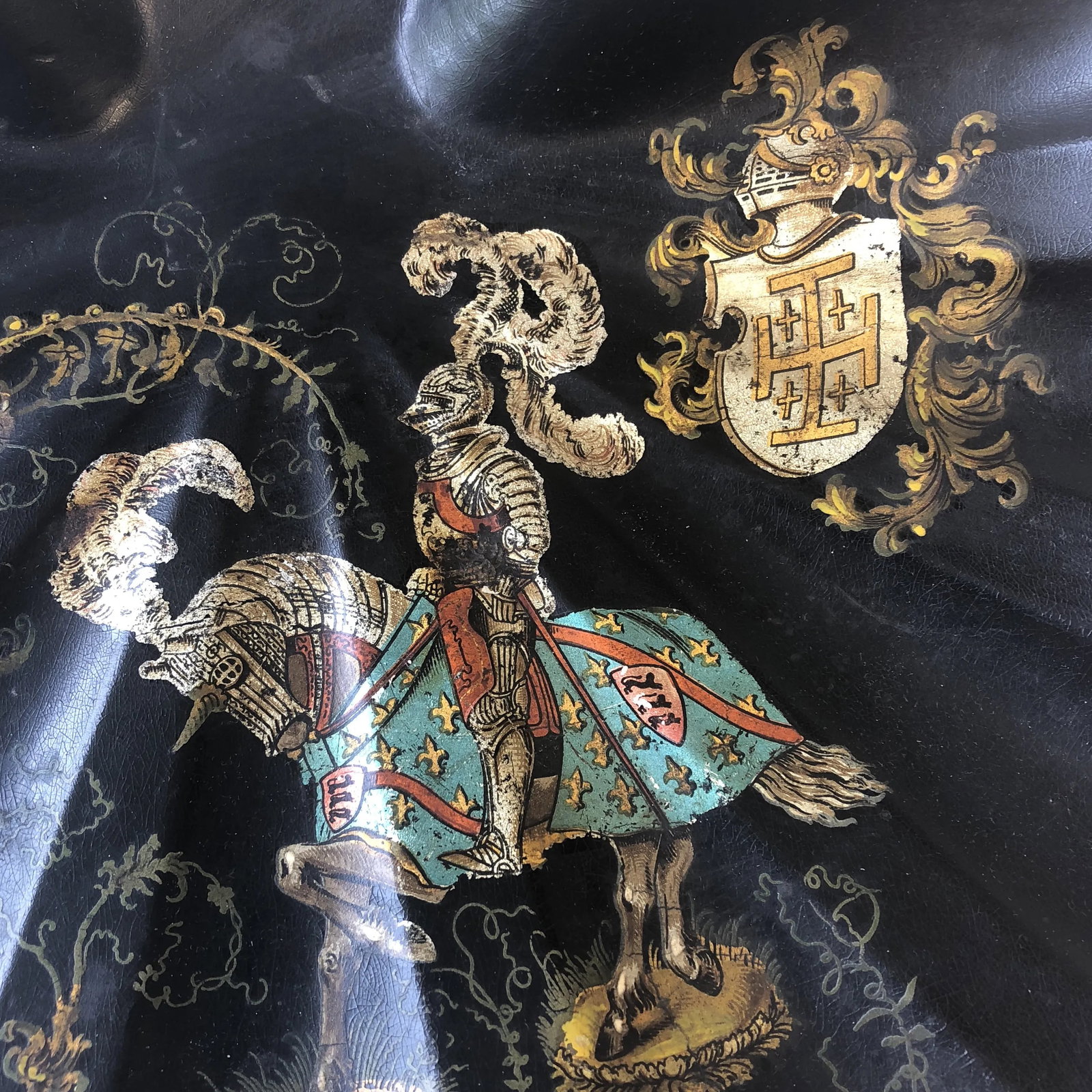 1940s Traditional Black Paper Mache Lacquered Knight & Shield Tray - 5