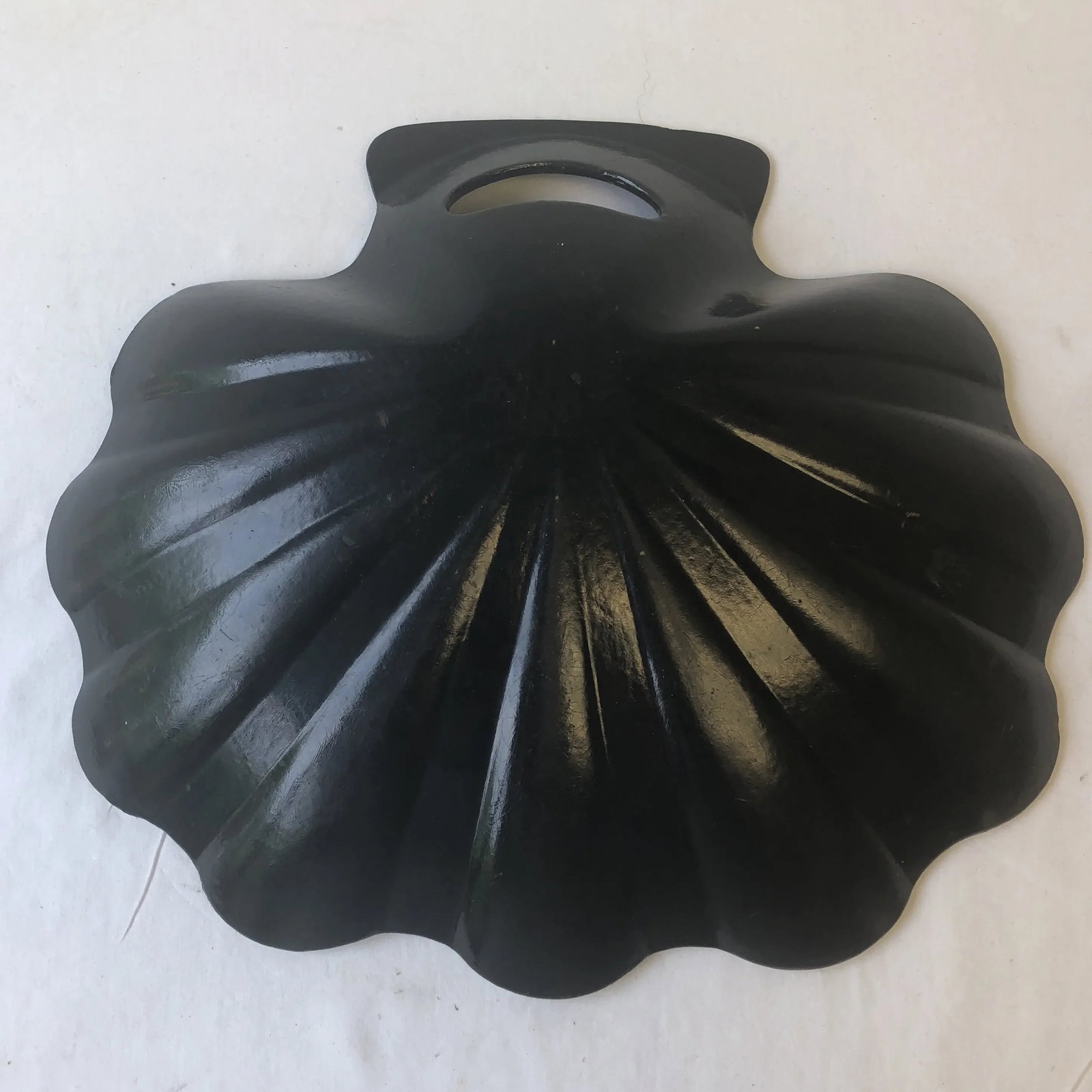 1940s Traditional Black Paper Mache Lacquered Knight & Shield Tray - 7