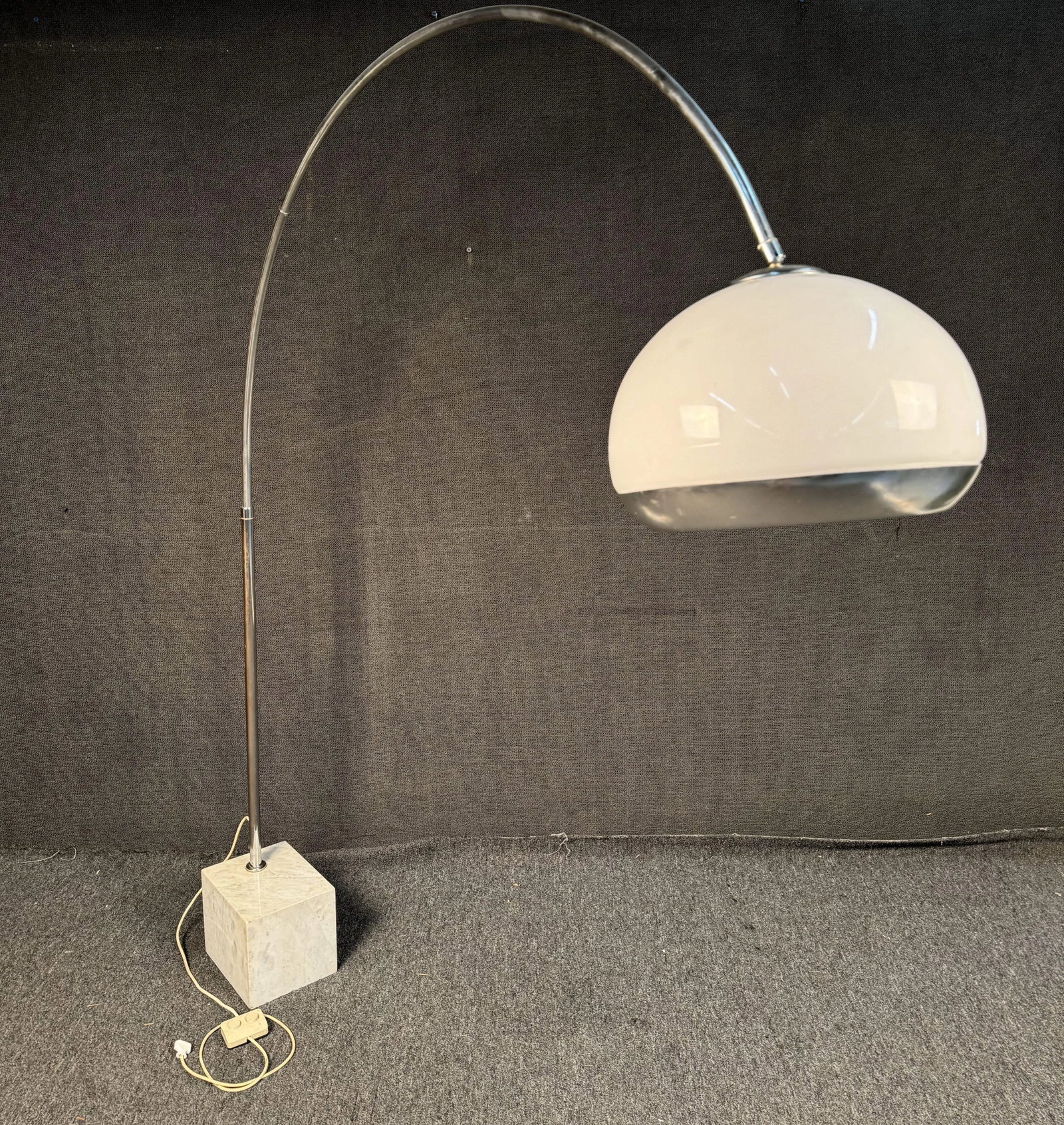 1970s Harvey Guzzini Attibuted Arc Floor Lamp - 11