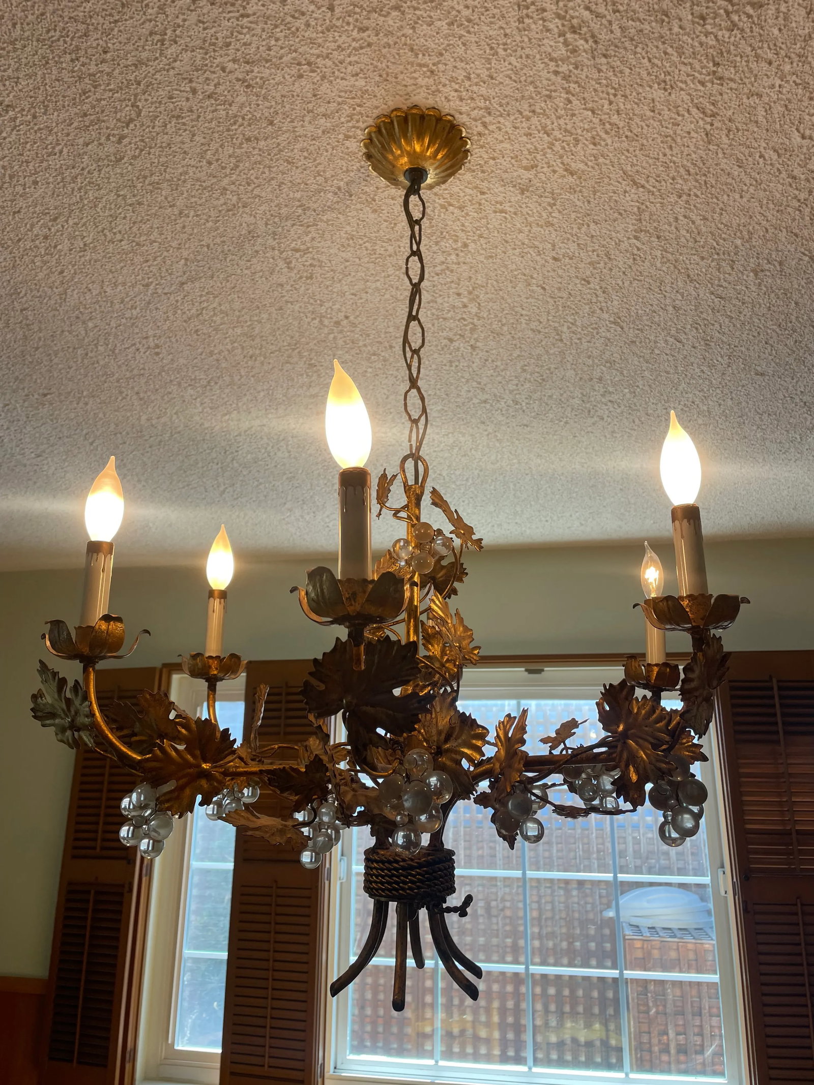 1960s Hollywood Regency Gilt Metal and Glass Grape and Vine Motif Chandelier, Italy - 2