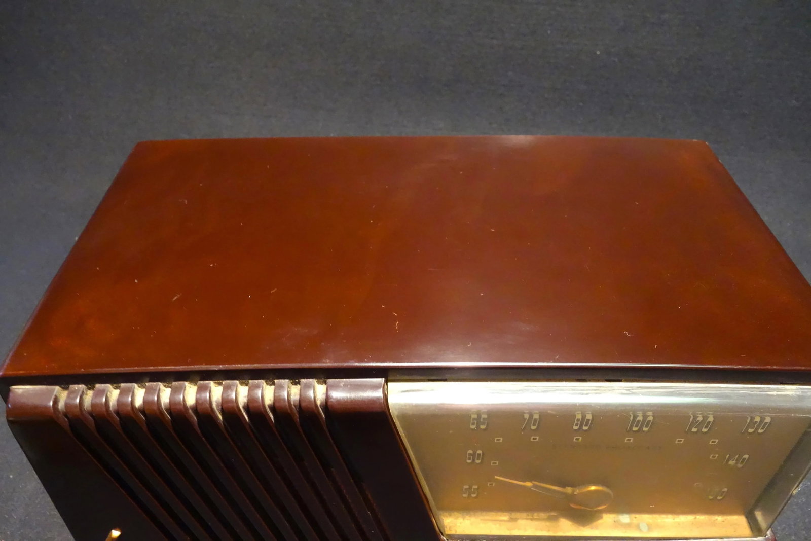 Silver Tone Circa 1950 Radio Offers a Deco Look - 6