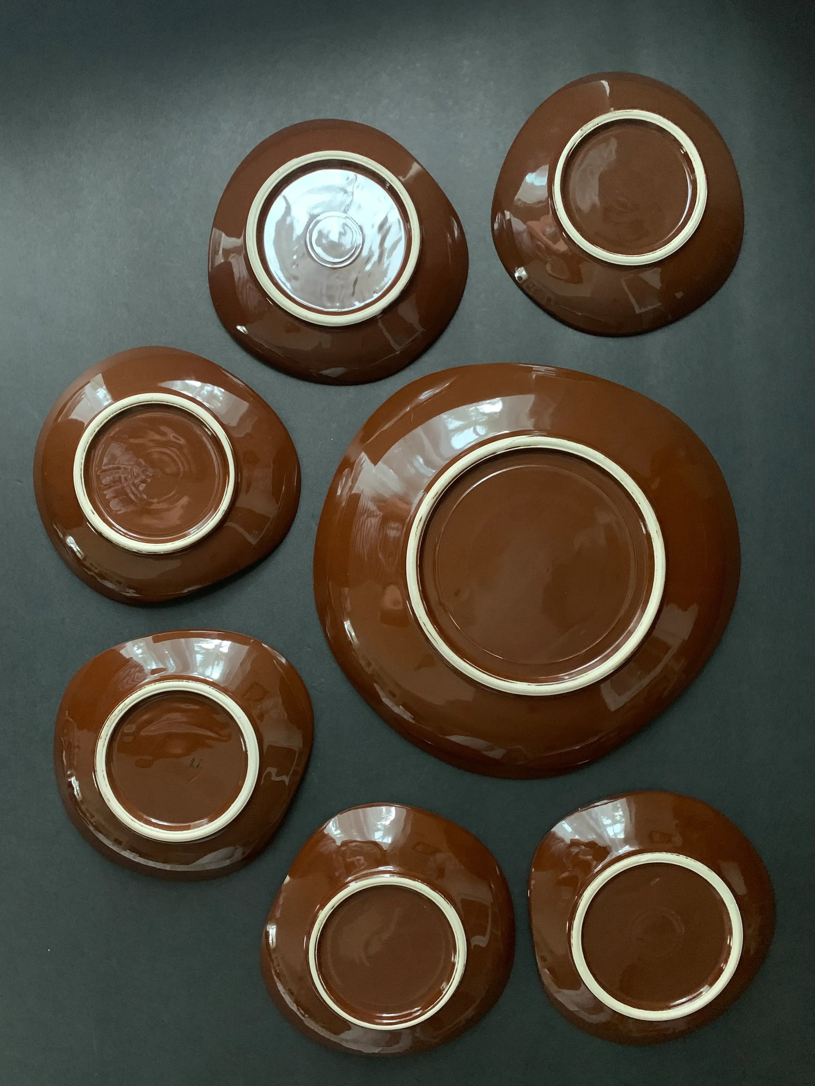 Mid-Century Chocolate Brown & 22k Gold Floral Dessert Plate Set With Freeform Cake Platter - Serving - 10