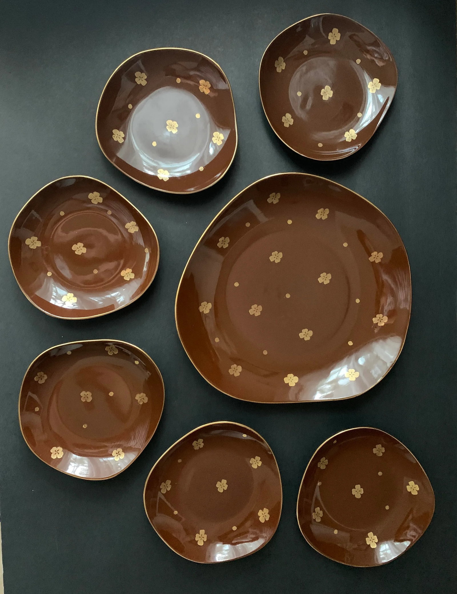 Mid-Century Chocolate Brown & 22k Gold Floral Dessert Plate Set With Freeform Cake Platter - Serving - 2