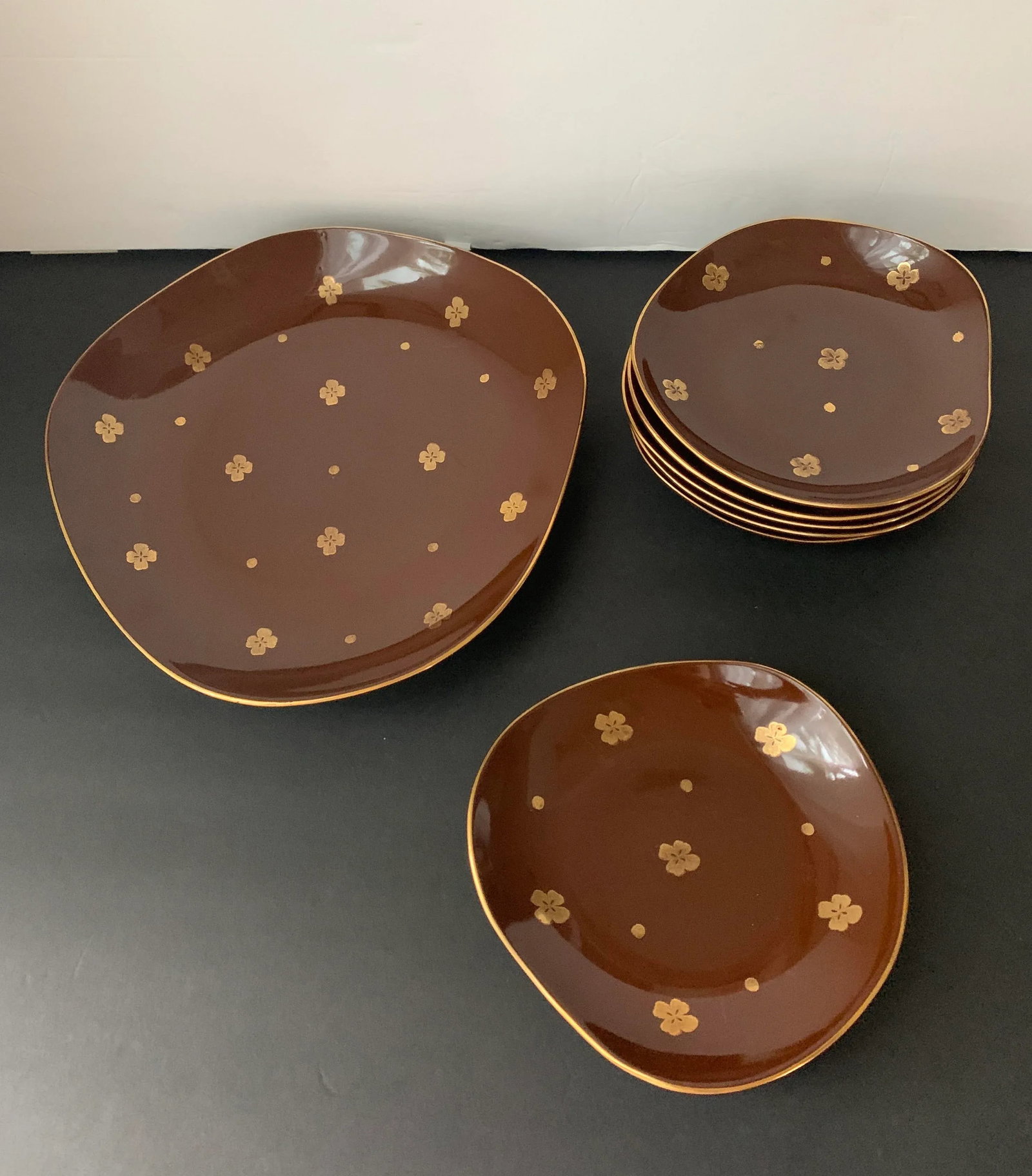 Mid-Century Chocolate Brown & 22k Gold Floral Dessert Plate Set With Freeform Cake Platter - Serving - 3