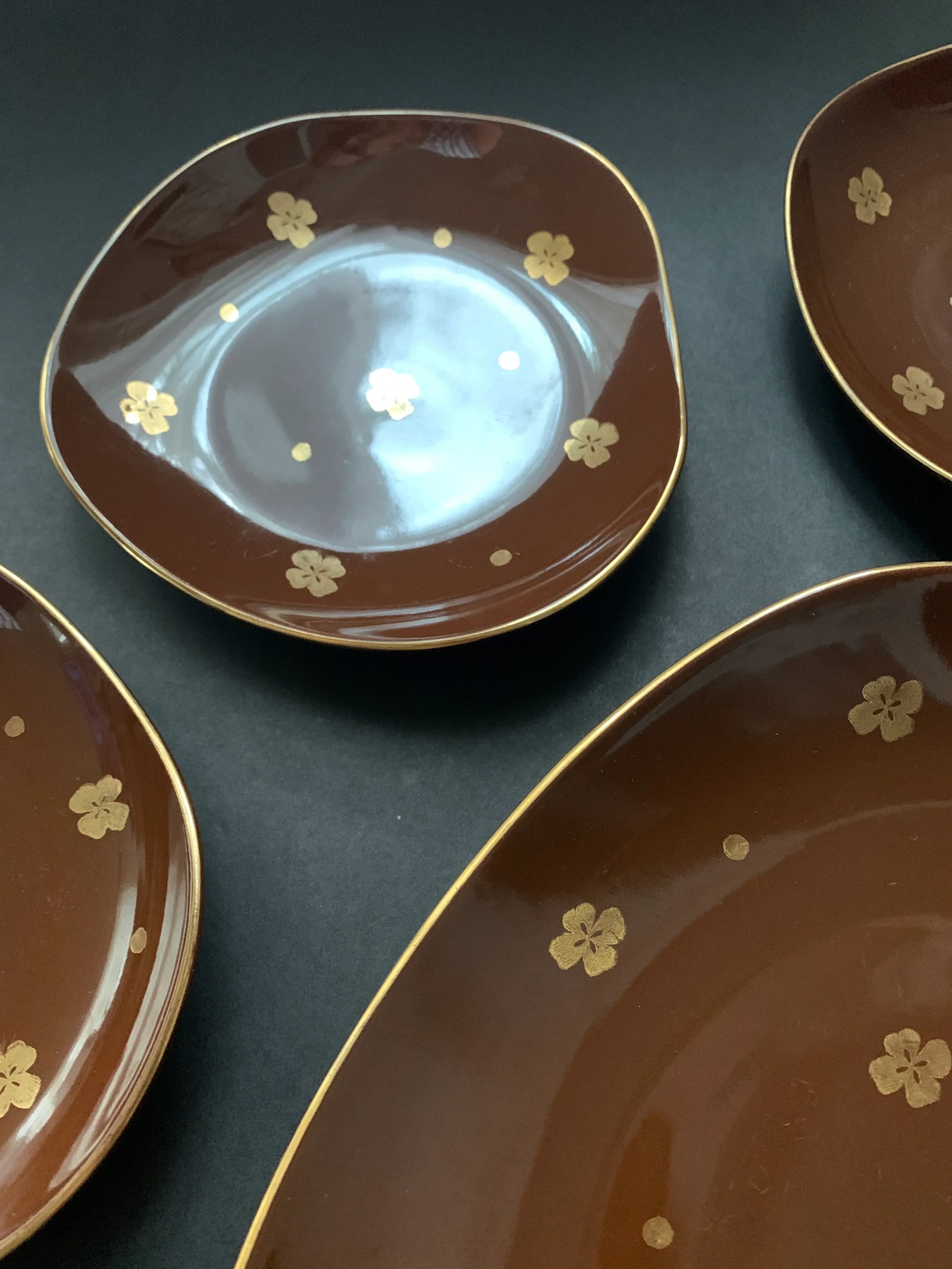 Mid-Century Chocolate Brown & 22k Gold Floral Dessert Plate Set With Freeform Cake Platter - Serving - 6