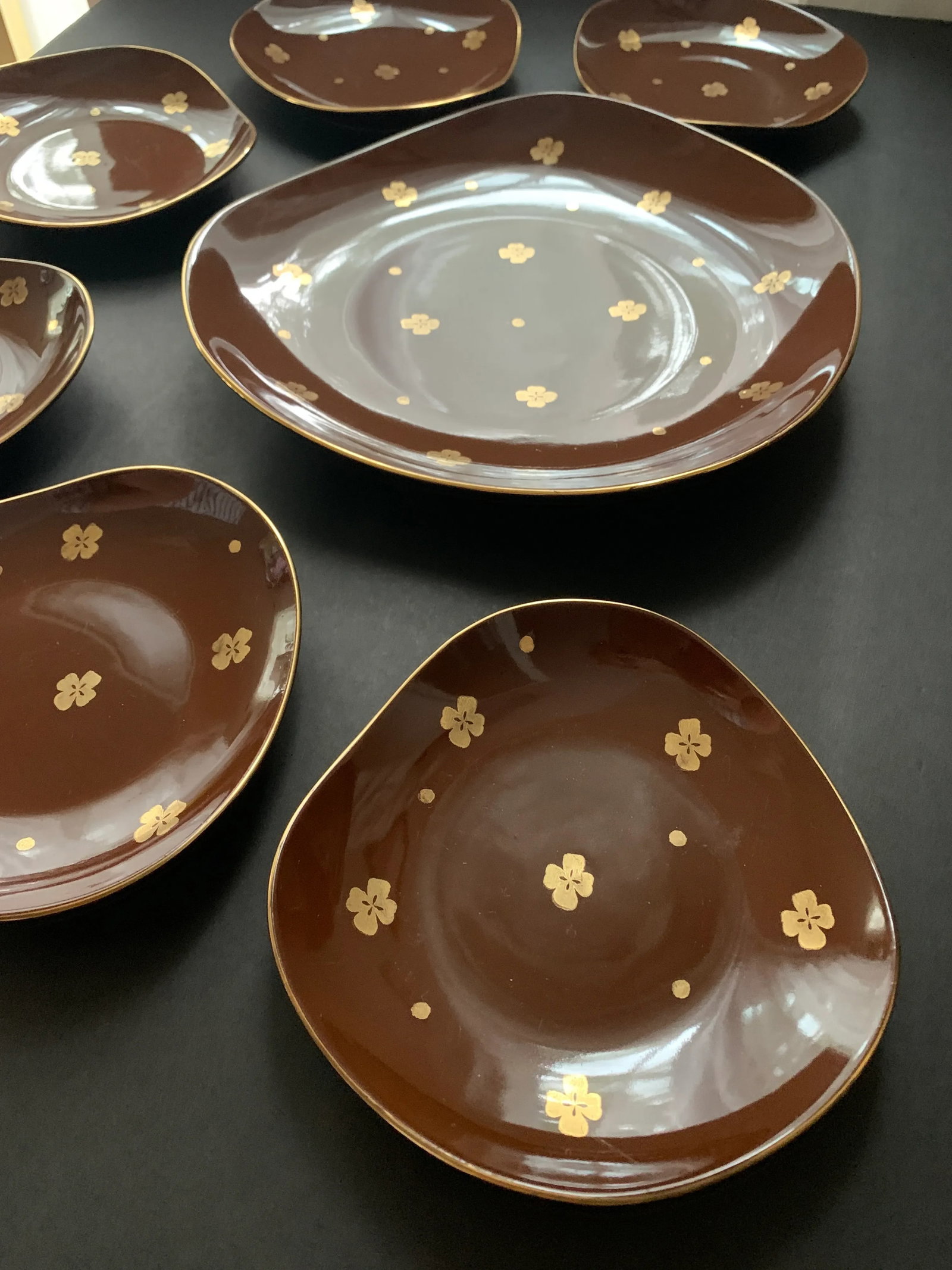 Mid-Century Chocolate Brown & 22k Gold Floral Dessert Plate Set With Freeform Cake Platter - Serving - 9