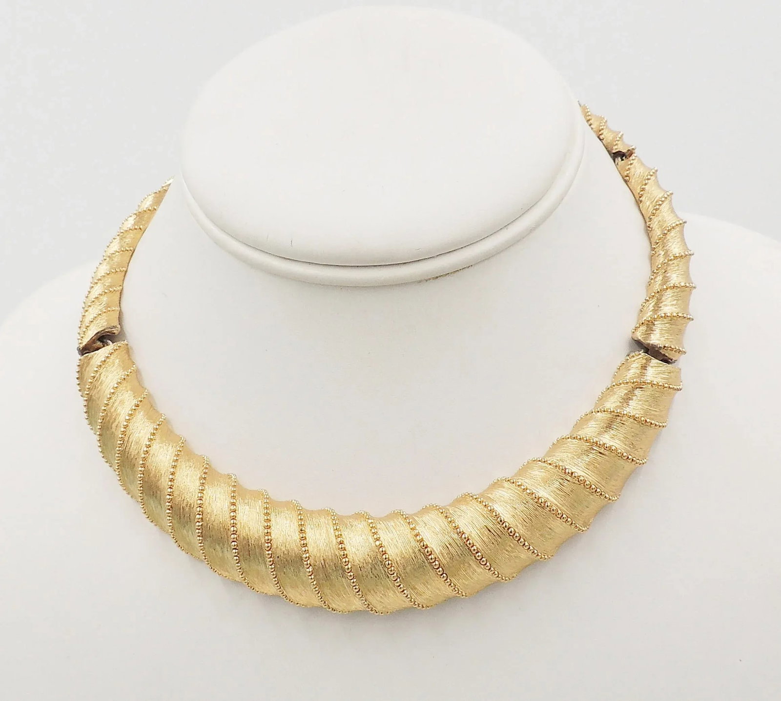 Vintage 1960s Signed Monet Goldtone Collar Necklace - 11