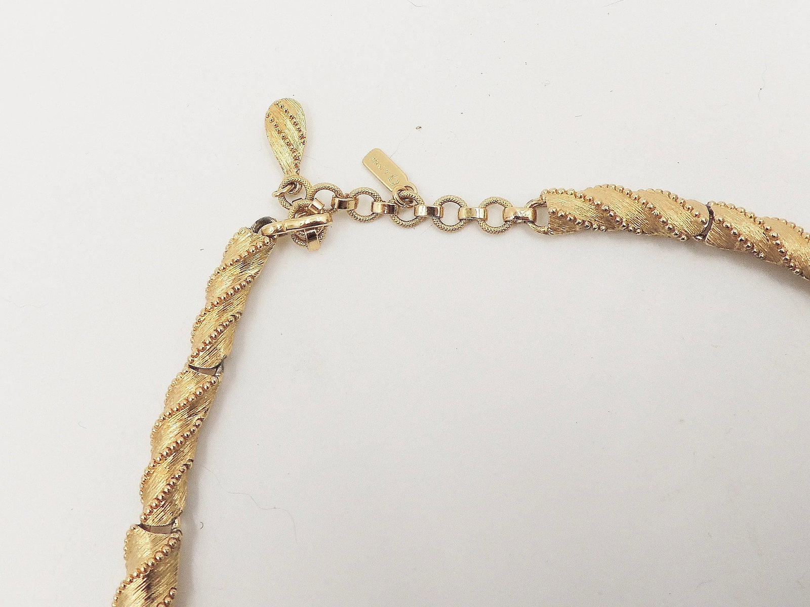 Vintage 1960s Signed Monet Goldtone Collar Necklace - 6