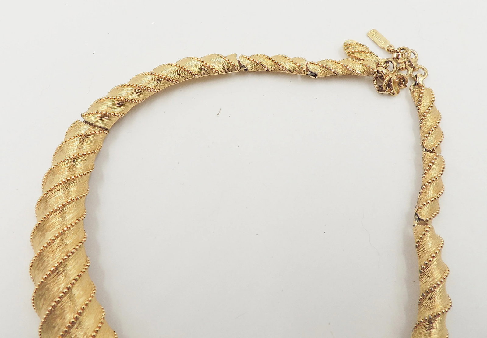 Vintage 1960s Signed Monet Goldtone Collar Necklace - 7
