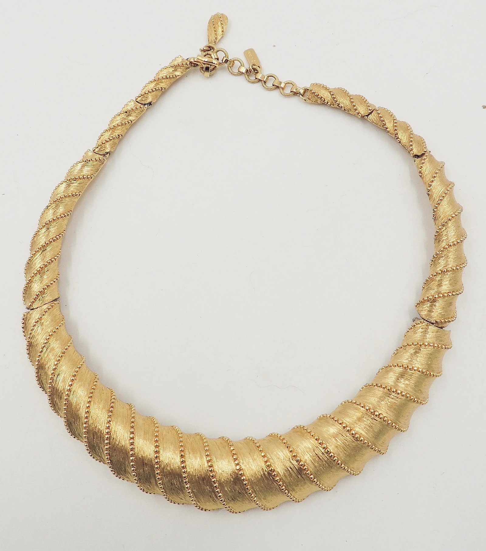Vintage 1960s Signed Monet Goldtone Collar Necklace - 9