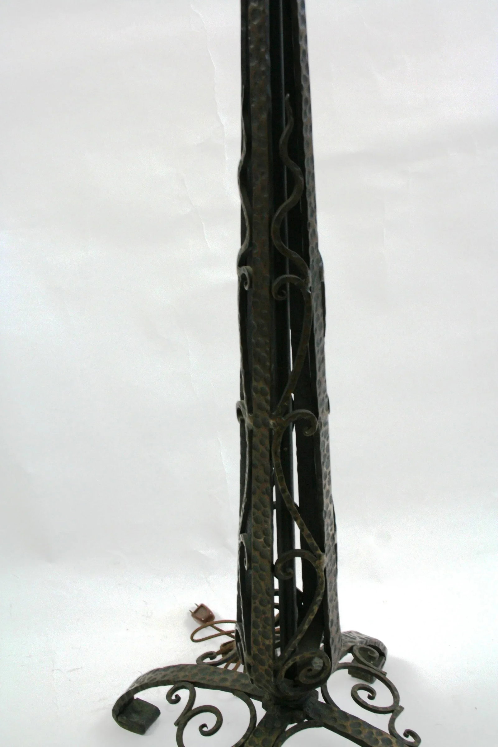 1920s Art Deco Original Iron Forged Floor Lamp - 10