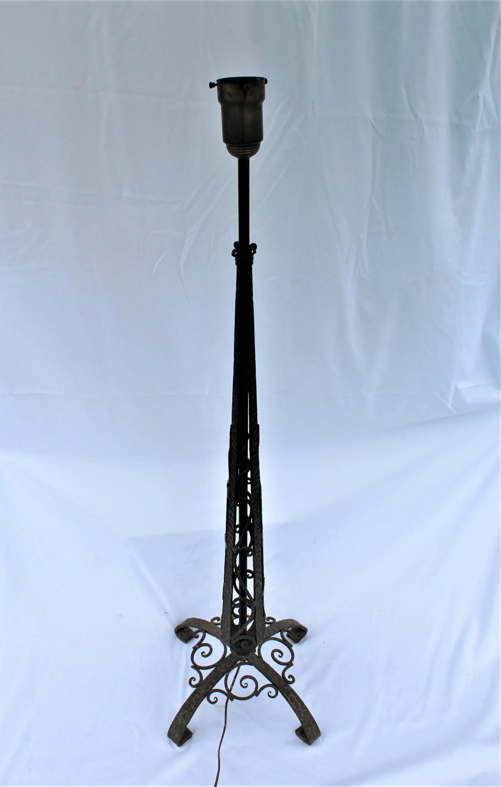 1920s Art Deco Original Iron Forged Floor Lamp - 7
