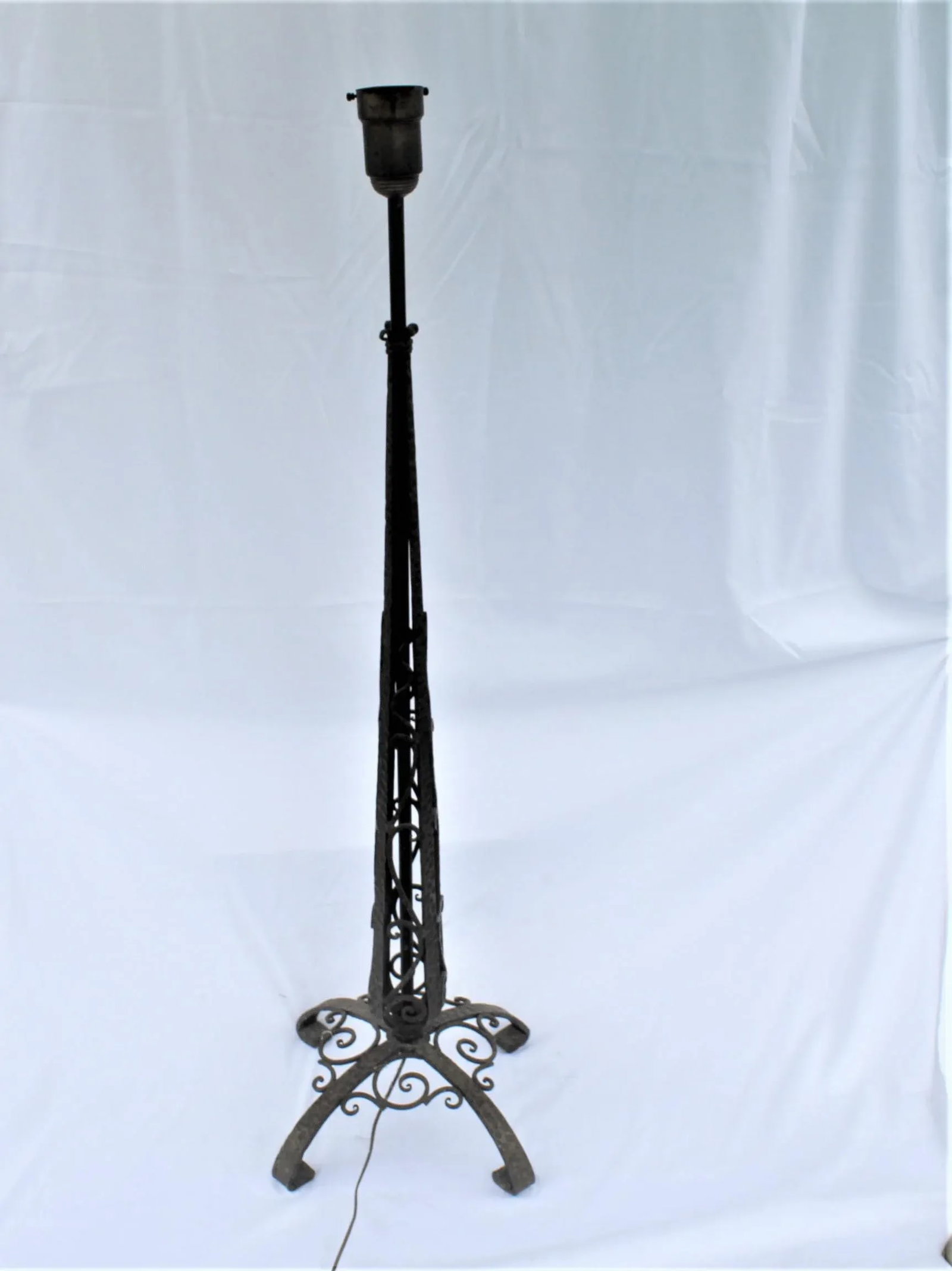 1920s Art Deco Original Iron Forged Floor Lamp - 8