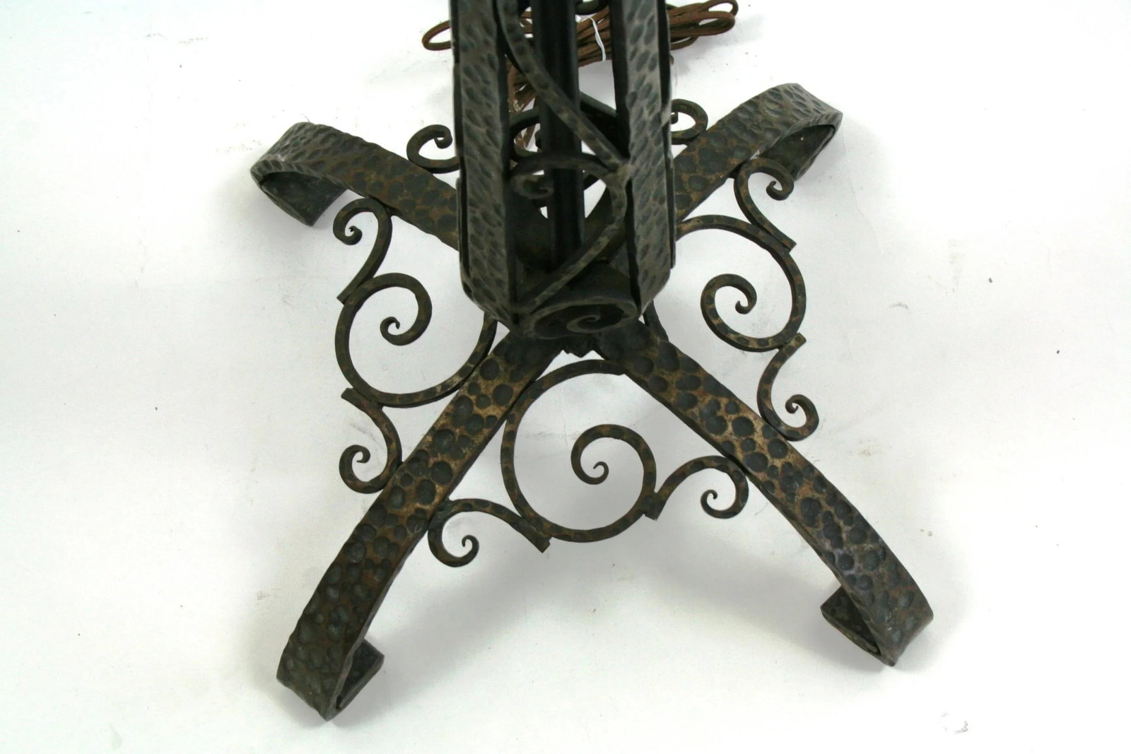 1920s Art Deco Original Iron Forged Floor Lamp - 9