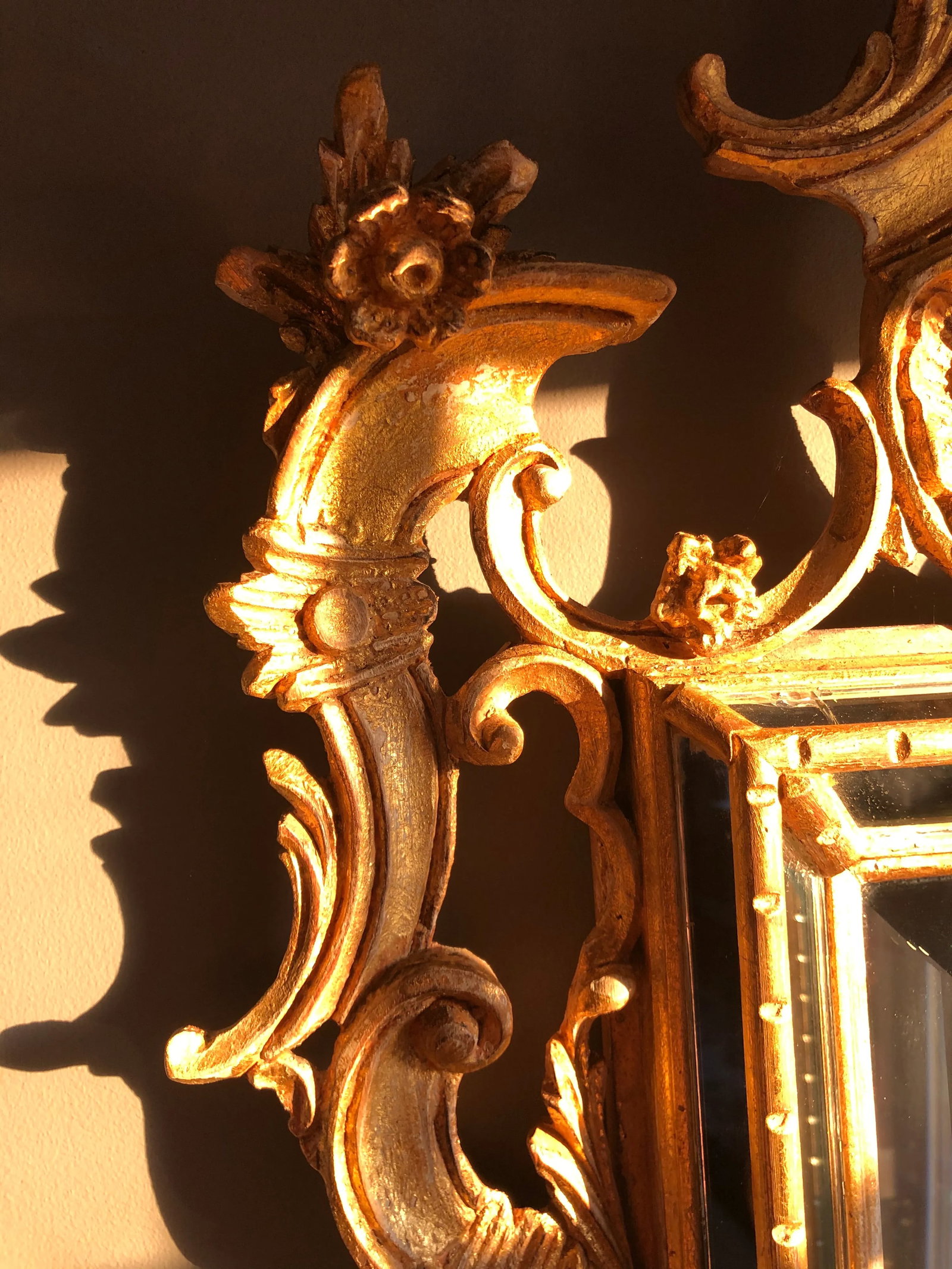 1970s Italian Rococo Rectangular Gilt Mirror by La Barge - 11