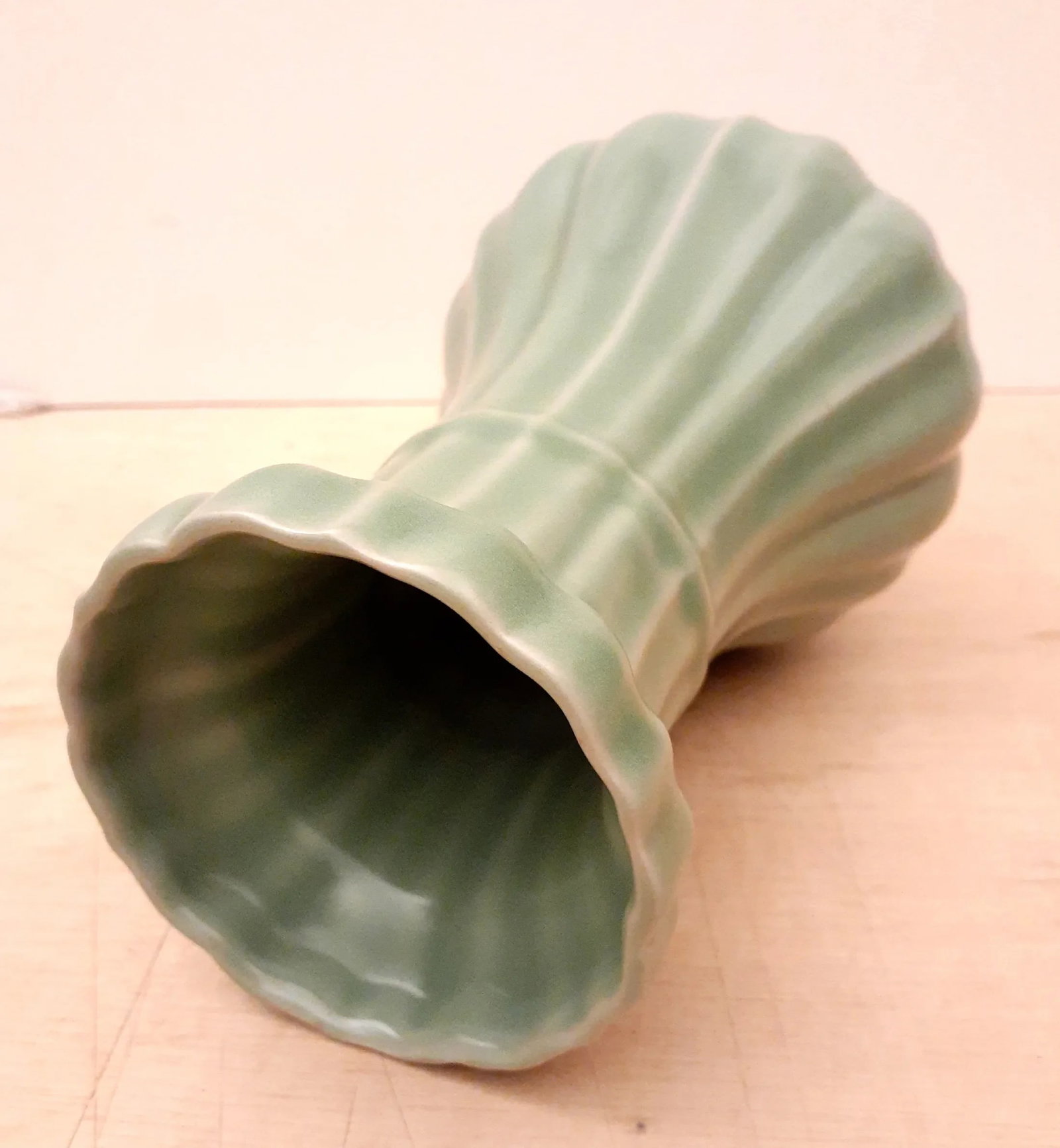 Early 20th Century Chinese Longquan Kiln Celadon Lobed Vase - 5