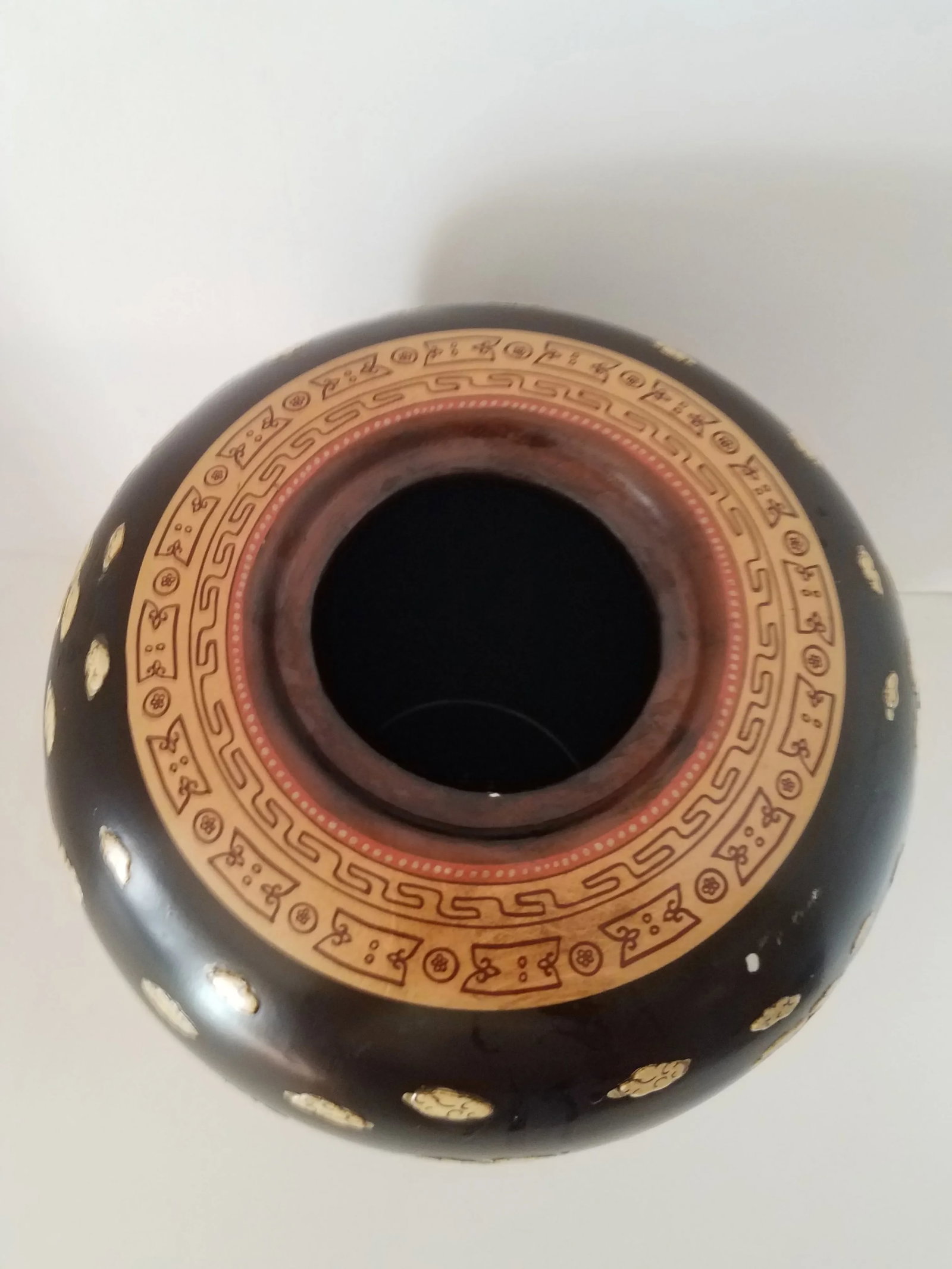 Vintage Chinoiserie Metal Hand Painted Black Lacquer Jardiniere - 5