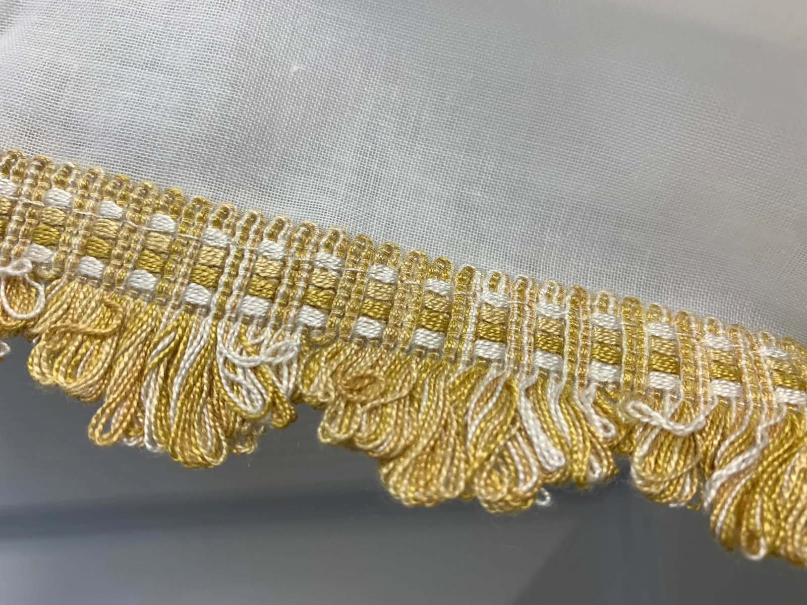 A Pair of Brunschwig & Fils Cotton Sheer Valance Trimmed With a Scallop Tape - 3