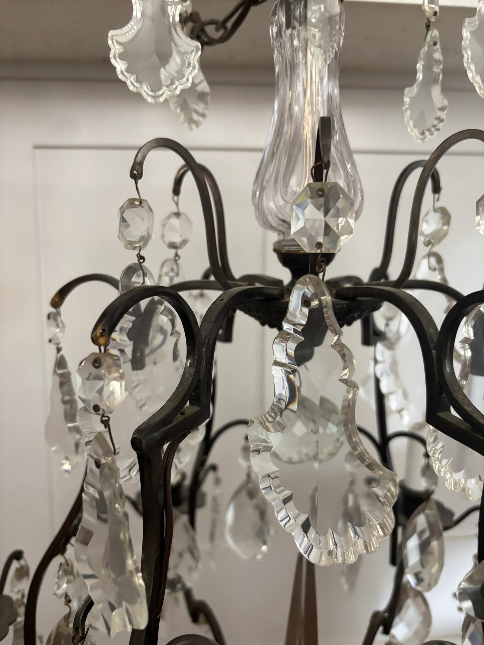 Early 20th Century French Louis XV Style Six Light Bronze or Brass Chandelier With Abundance of Cut - 10