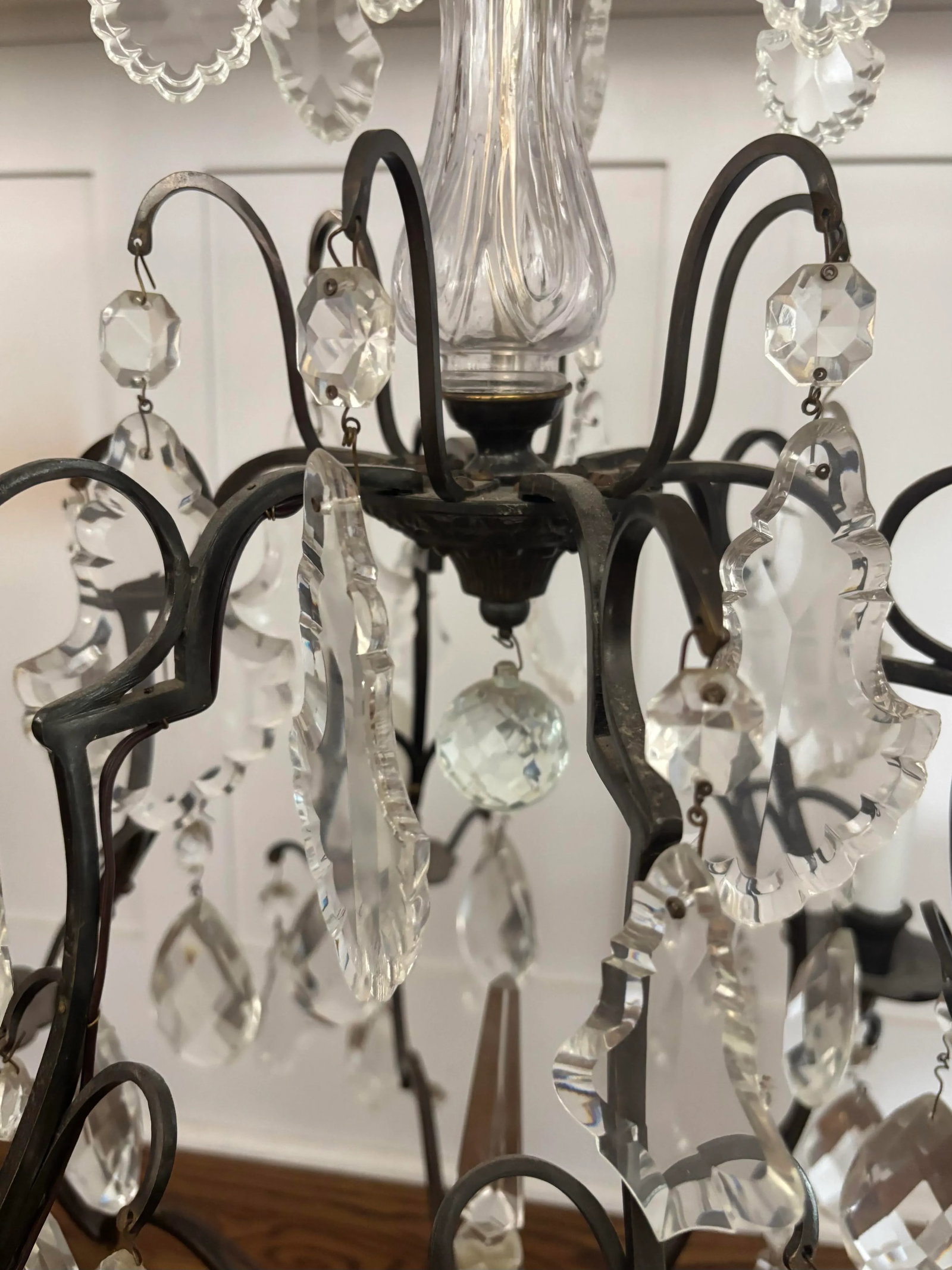 Early 20th Century French Louis XV Style Six Light Bronze or Brass Chandelier With Abundance of Cut - 4