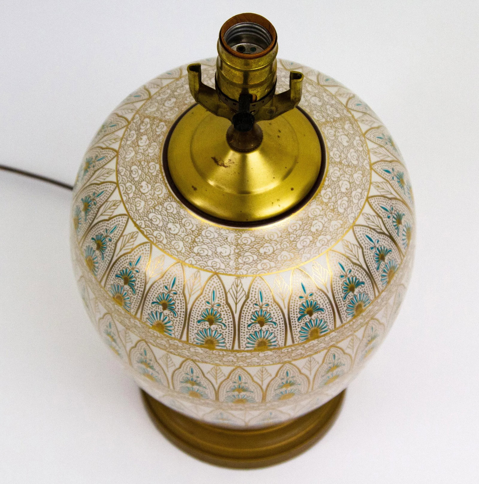 1980s Modern Japanese Signed Hand Painted Porcelain Lamp - 5