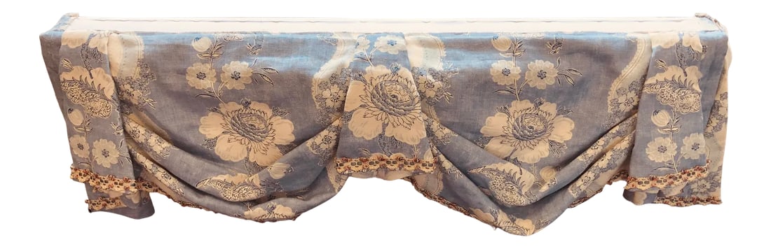 Colefax and Fowler Linen Toile Print Custom Made Valance: Gorgeous Custom made lined and interlined Richmond style valance in Colefax and Fowler linen print toile in blues. Trimed in a Schumacher scallop trim in blues , creams and rose. On a board measures