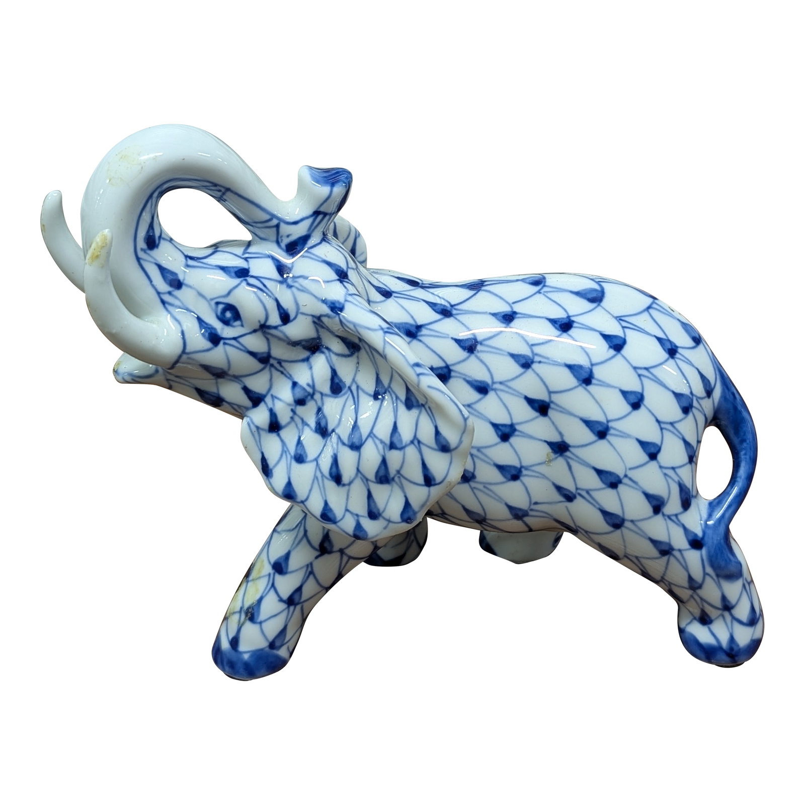 Vintage Porcelain Blue and White Elephant: Looking for the perfect gift? This beautiful elephant figurine is a real showstopper with its classic royal blue fishnet design. Condition: Alterations: Original Condition Unaltered Imperfections:
