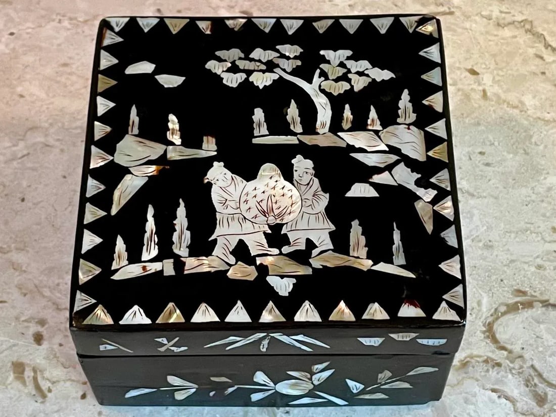 Antique Chinese Mother-of-Pearl Black Lacquer Wood Box - 11