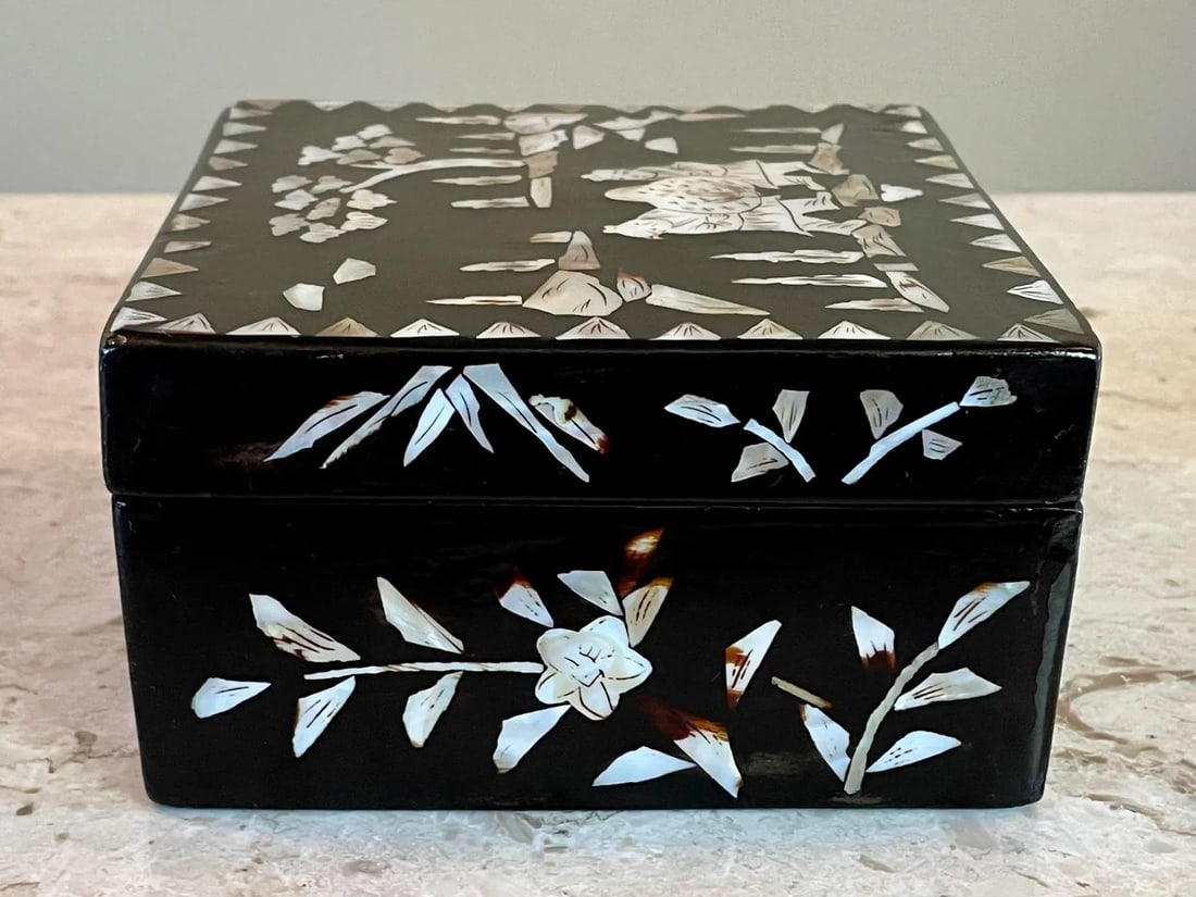 Antique Chinese Mother-of-Pearl Black Lacquer Wood Box - 5