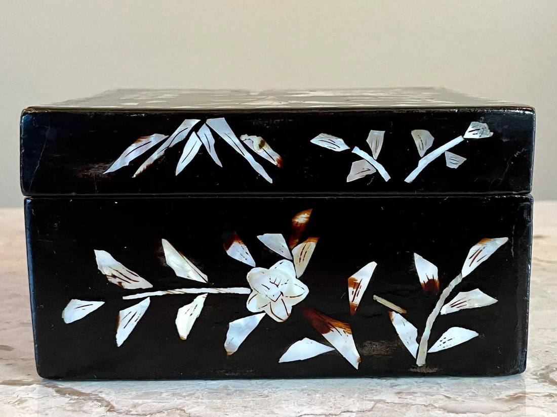Antique Chinese Mother-of-Pearl Black Lacquer Wood Box - 6