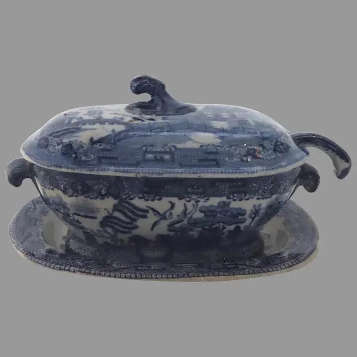 Late 18th or Early 19th Century English Creamware Blue and White Willow Sauce Tureen and Ladle - 13