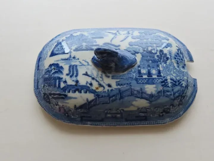 Late 18th or Early 19th Century English Creamware Blue and White Willow Sauce Tureen and Ladle - 6