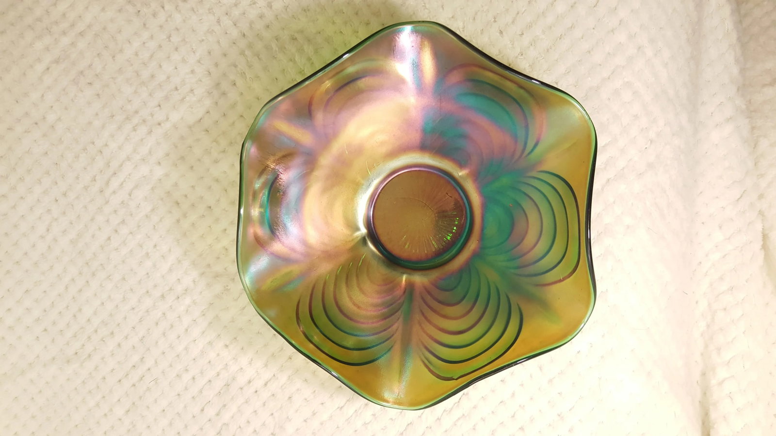 Fenton Cut Arcs Green Carnival Glass Bowl - 4