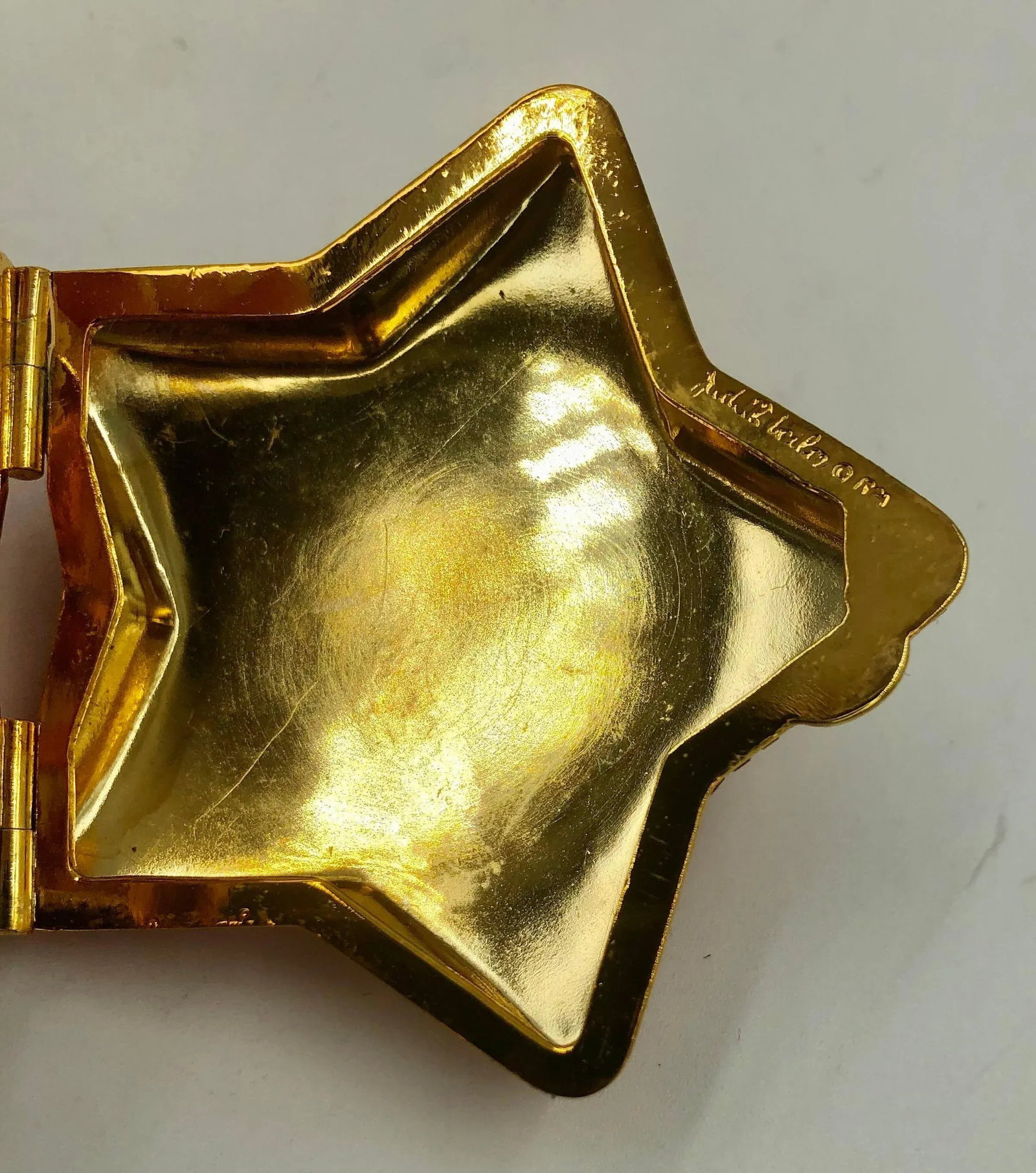 1970s Judith Leiber Red Hollywood Star Pillbox Gold Tone - 5