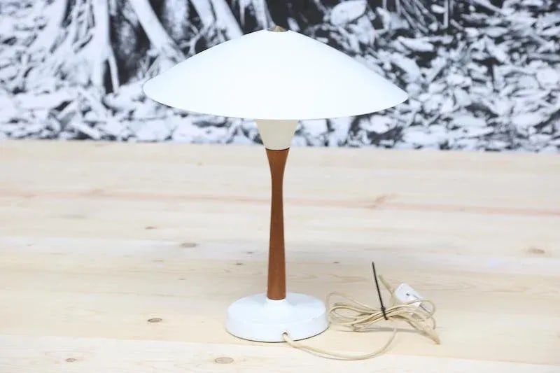 Chinese Hat Style Scandinavian Table Lamp - 2