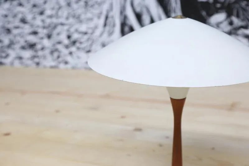 Chinese Hat Style Scandinavian Table Lamp - 3