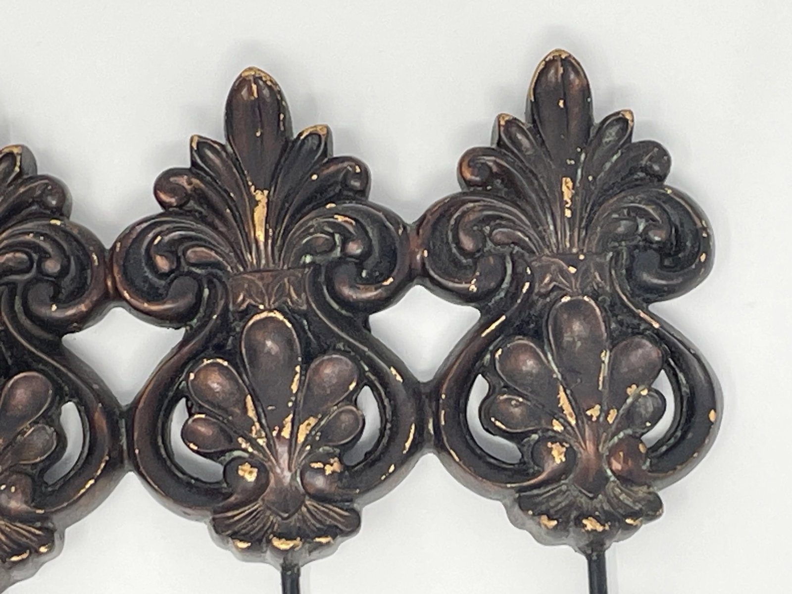 1970s Vintage Wall Mounted Triple Hook Rack - 3