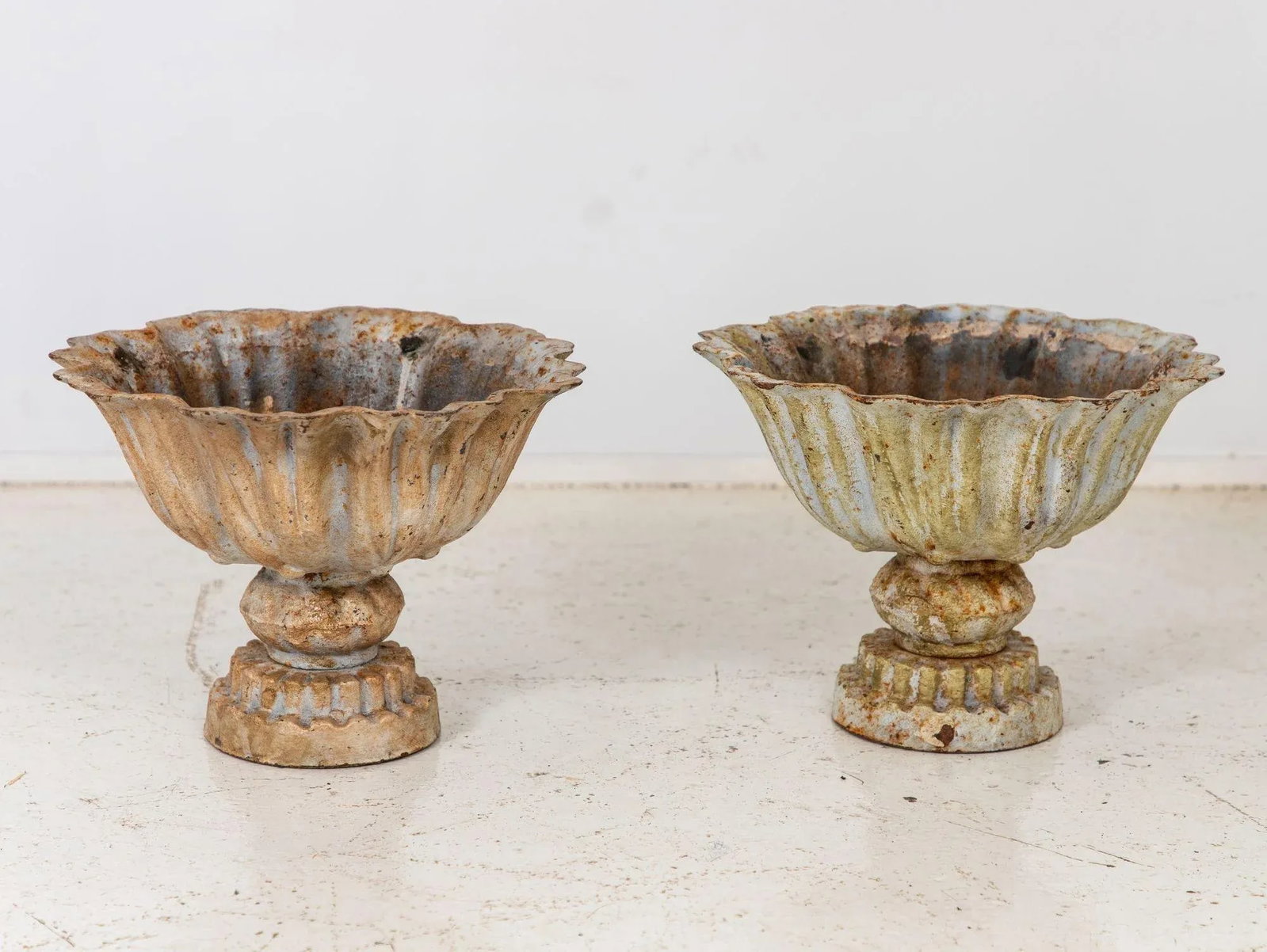 Pair of Verdigris Painted Iron Tazzas or Urns, English Late 20th Century - 4