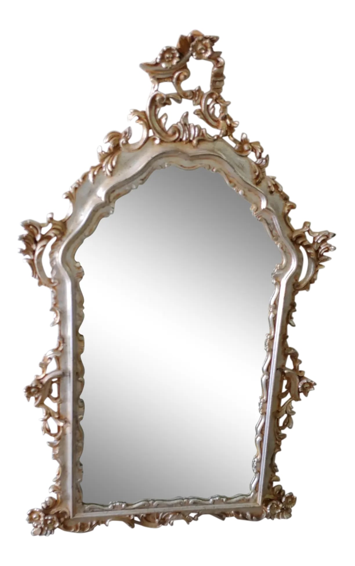Roberto Giovannini Hand Carved Florentine Floral Mirror: A magnificent Chinese Chippendale Style Mirror, with fine hand-carved detailing, in a rich foliage motif and architectural scrolls surrounding a rectangular mirror. This piece is classically