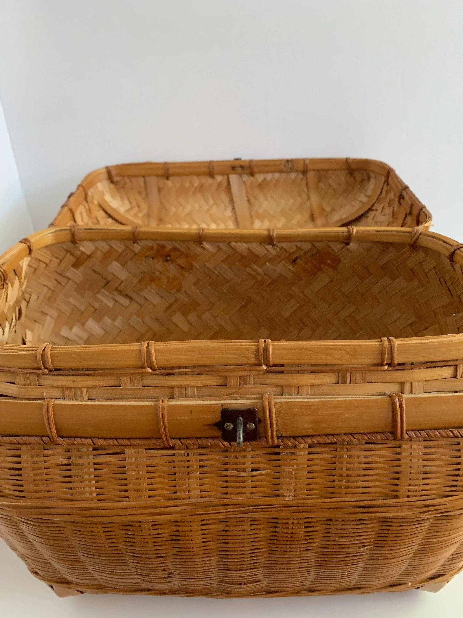 Vintage Chinese Herringbone Weave Cane and Wicker Lidded Basket Storage - 10