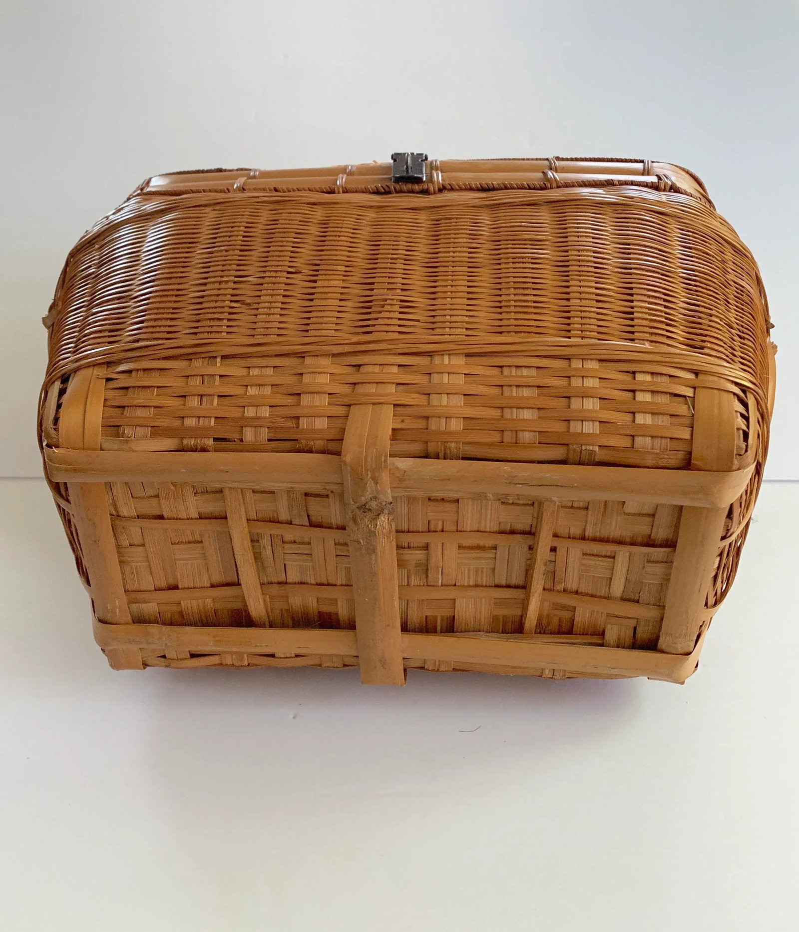 Vintage Chinese Herringbone Weave Cane and Wicker Lidded Basket Storage - 11