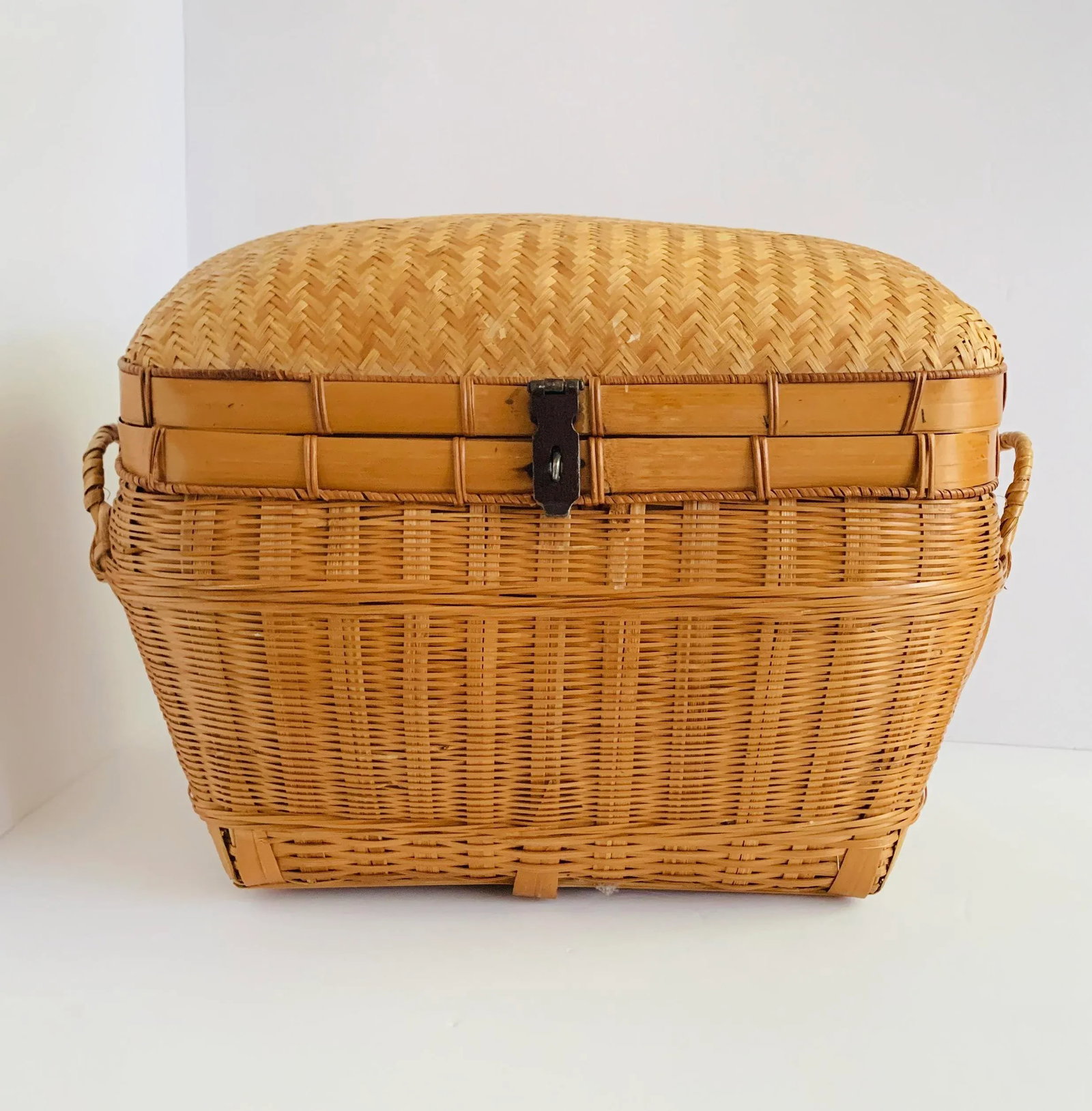 Vintage Chinese Herringbone Weave Cane and Wicker Lidded Basket Storage - 12