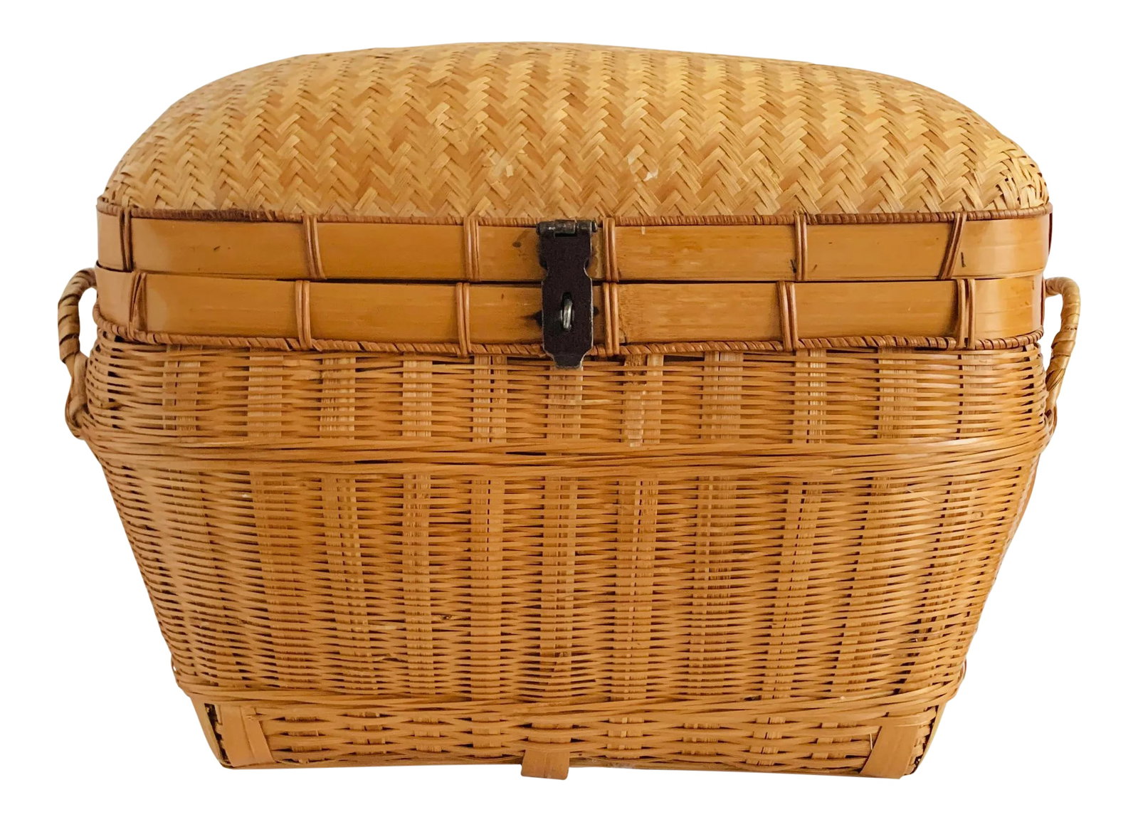Vintage Chinese Herringbone Weave Cane and Wicker Lidded Basket Storage: Beautiful Vintage Chinese rattan lidded basket with handles and Woven Fine Herringbone Weave Cane lid. This is the perfect and elegant storage box. Approx inside measurements W 15.5 x D 8.5 x H 12.25