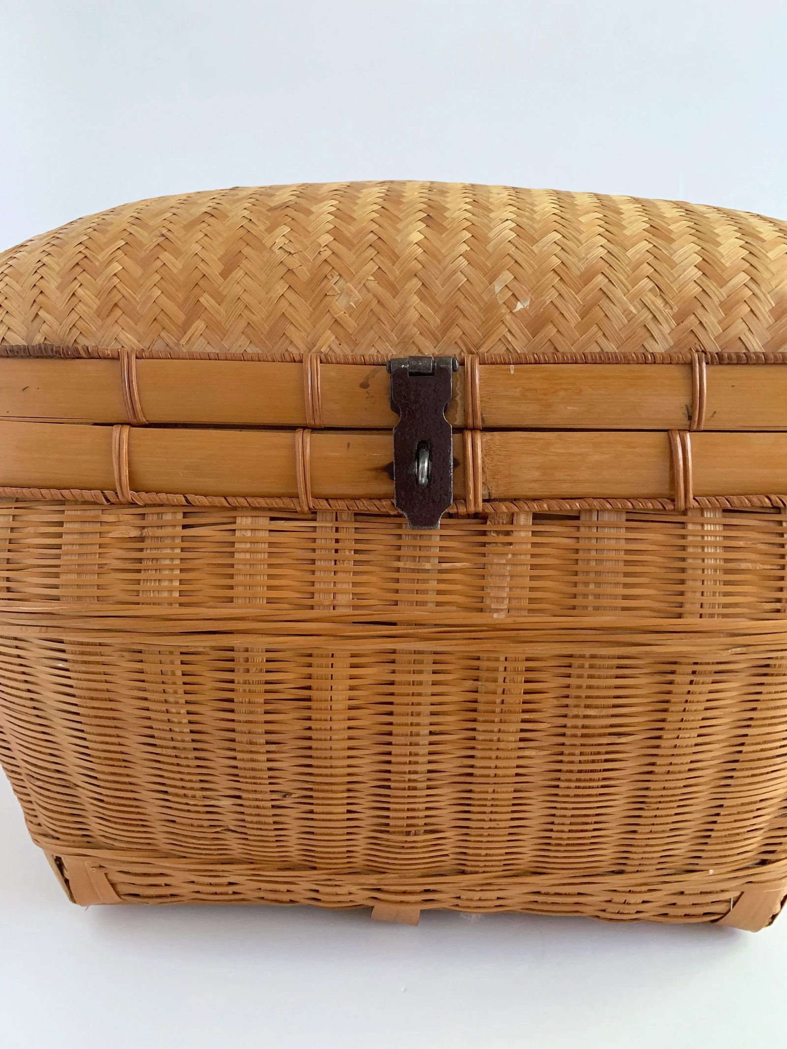 Vintage Chinese Herringbone Weave Cane and Wicker Lidded Basket Storage - 9