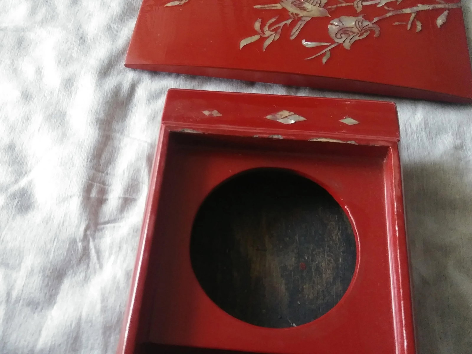 Late 20th Century Red Lacquer Mother of Pearl Inlay Ink Box - 3