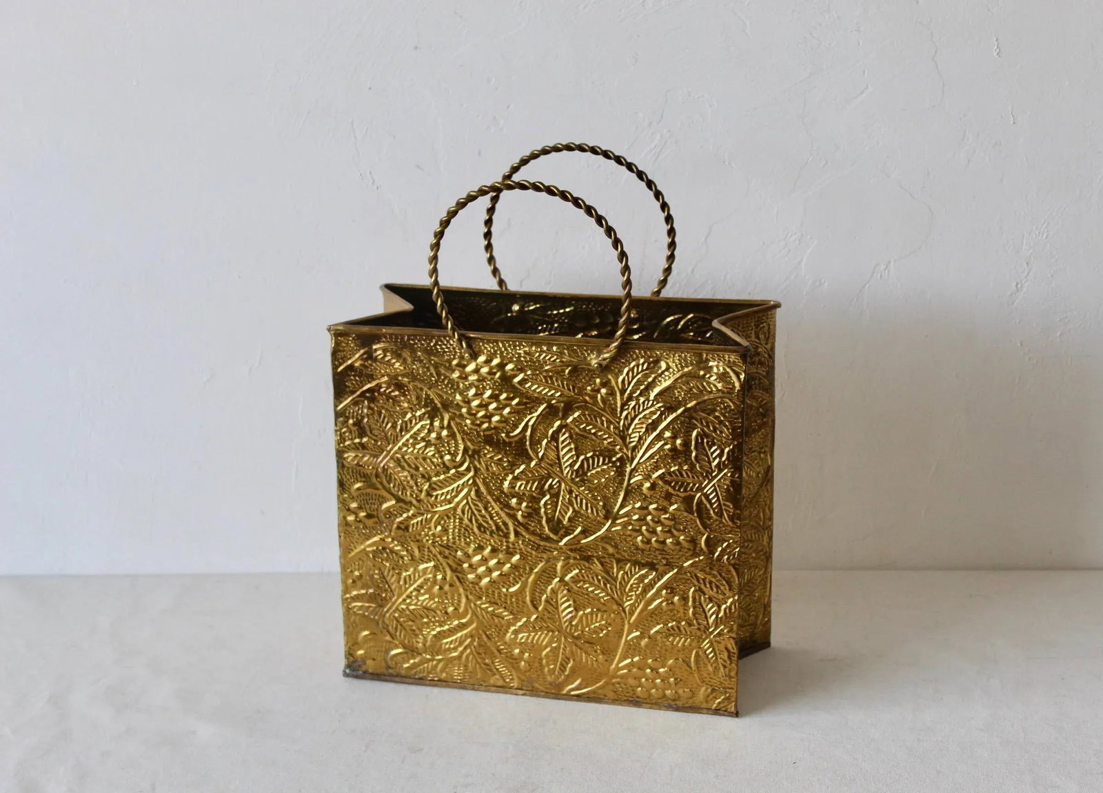 1970s Sarreid Ltd Style Embossed Brass Shopping Tote Bag Magazine Holder - 2